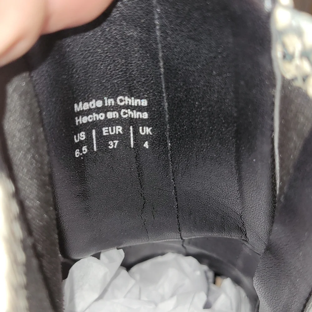 Snake skin size 6.5 boot. Zipper on the inside of boot. No nicks no scuffs. - Picture 3 of 8